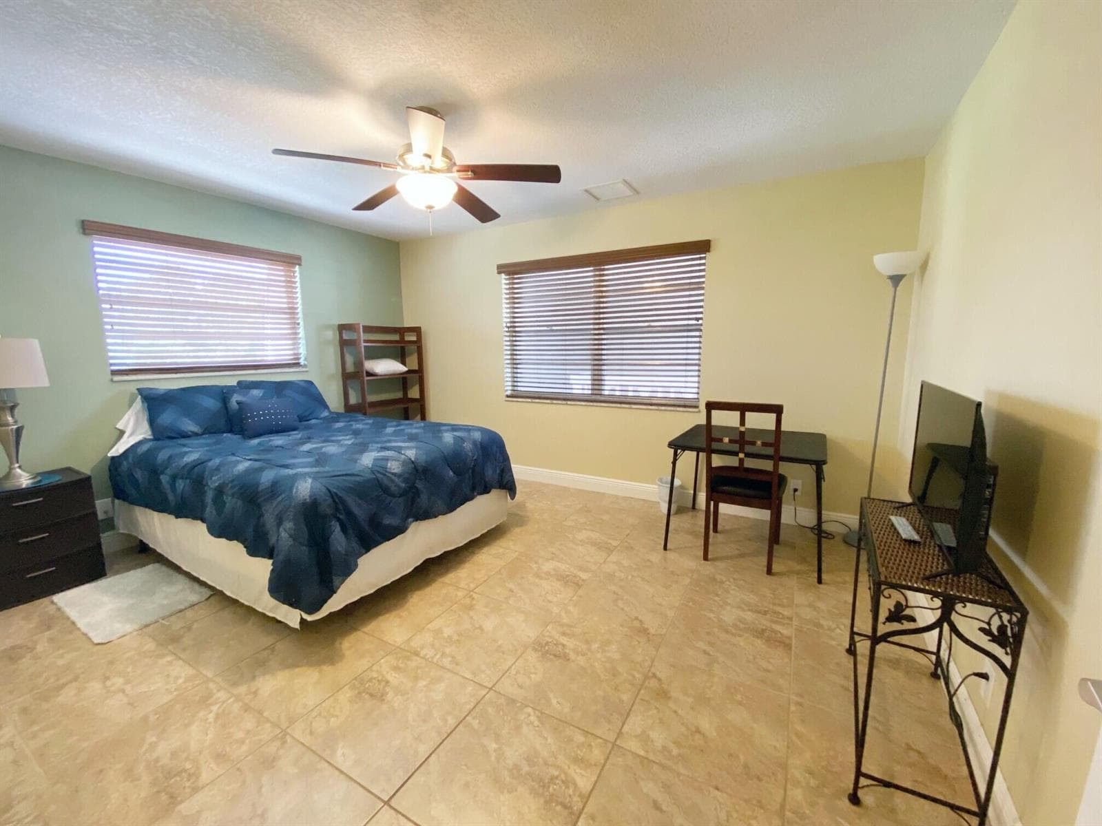 10) Main Bedroom I