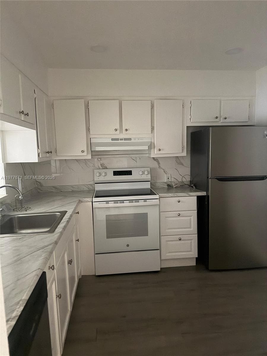 Capri Gardens · #B207 in North Miami - Photo 2