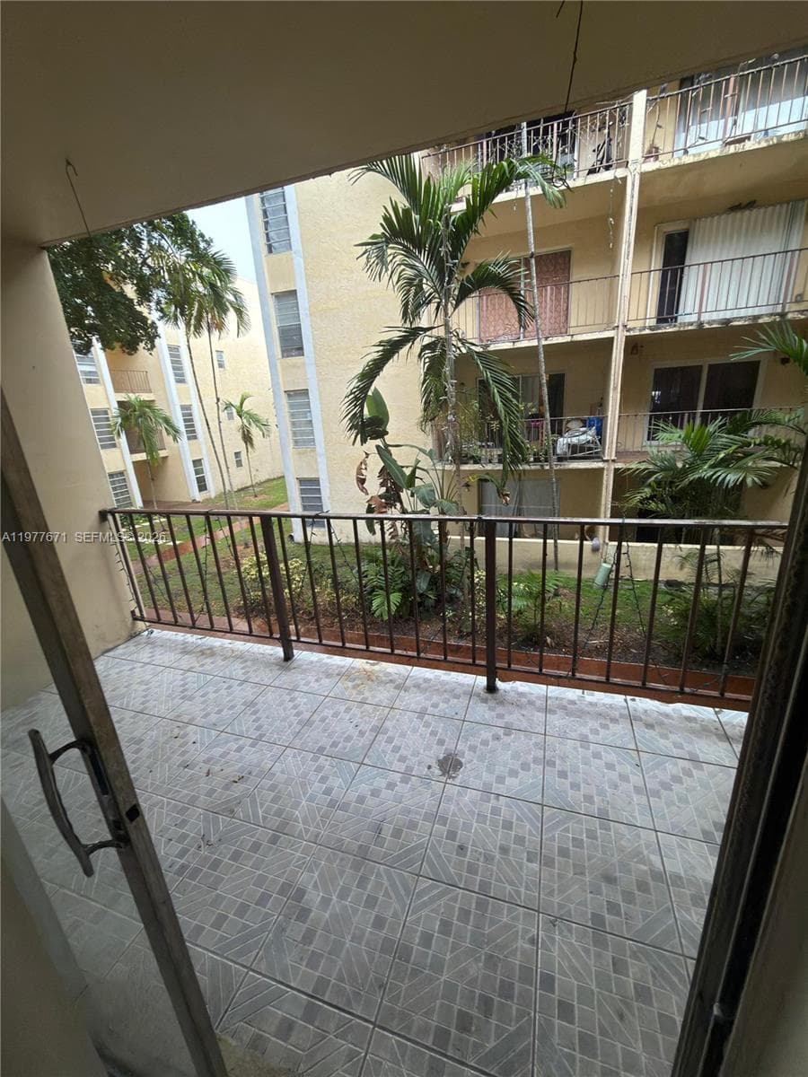 Capri Gardens · #B207 in North Miami - Photo 16