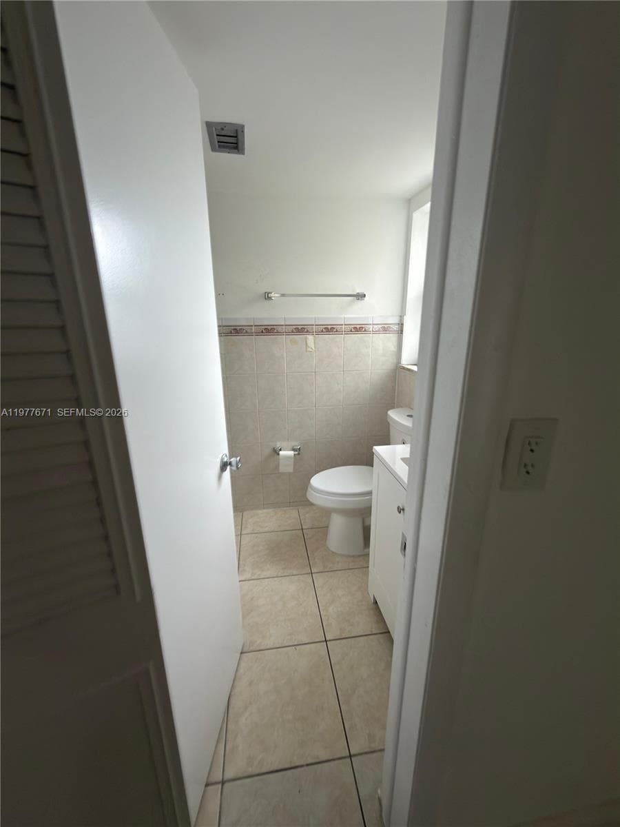 Capri Gardens · #B207 in North Miami - Photo 14