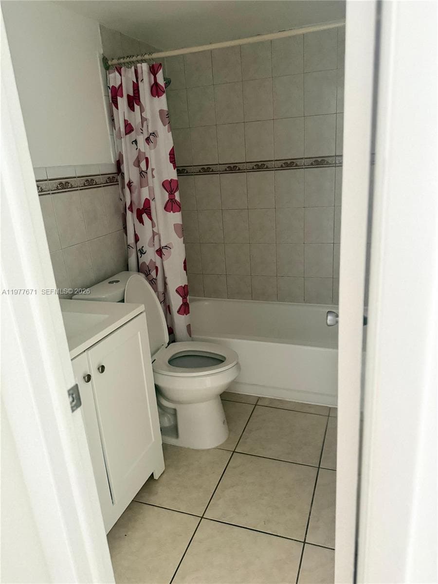 Capri Gardens · #B207 in North Miami - Photo 8