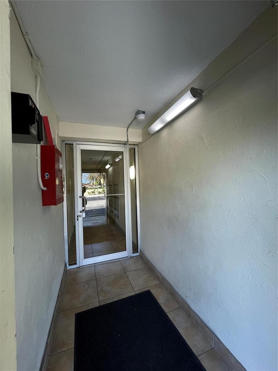 SECURED BLDG/ ENTRY