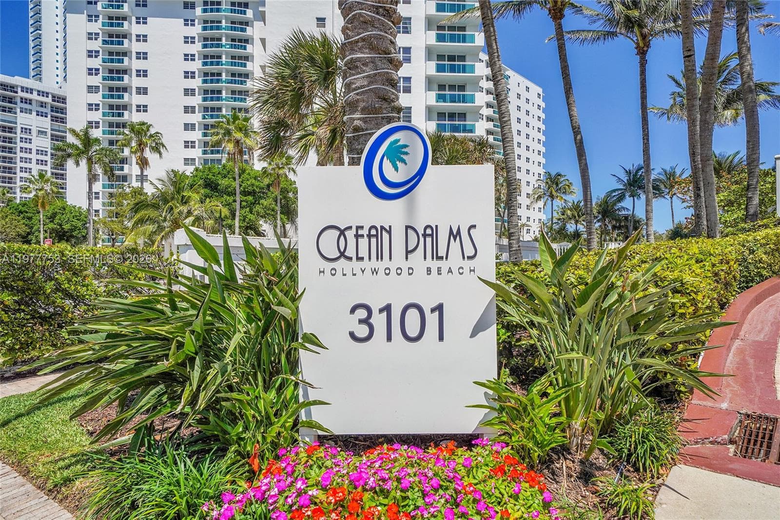 OCEAN PALMS CONDO · #2807 in Hollywood - Photo 2