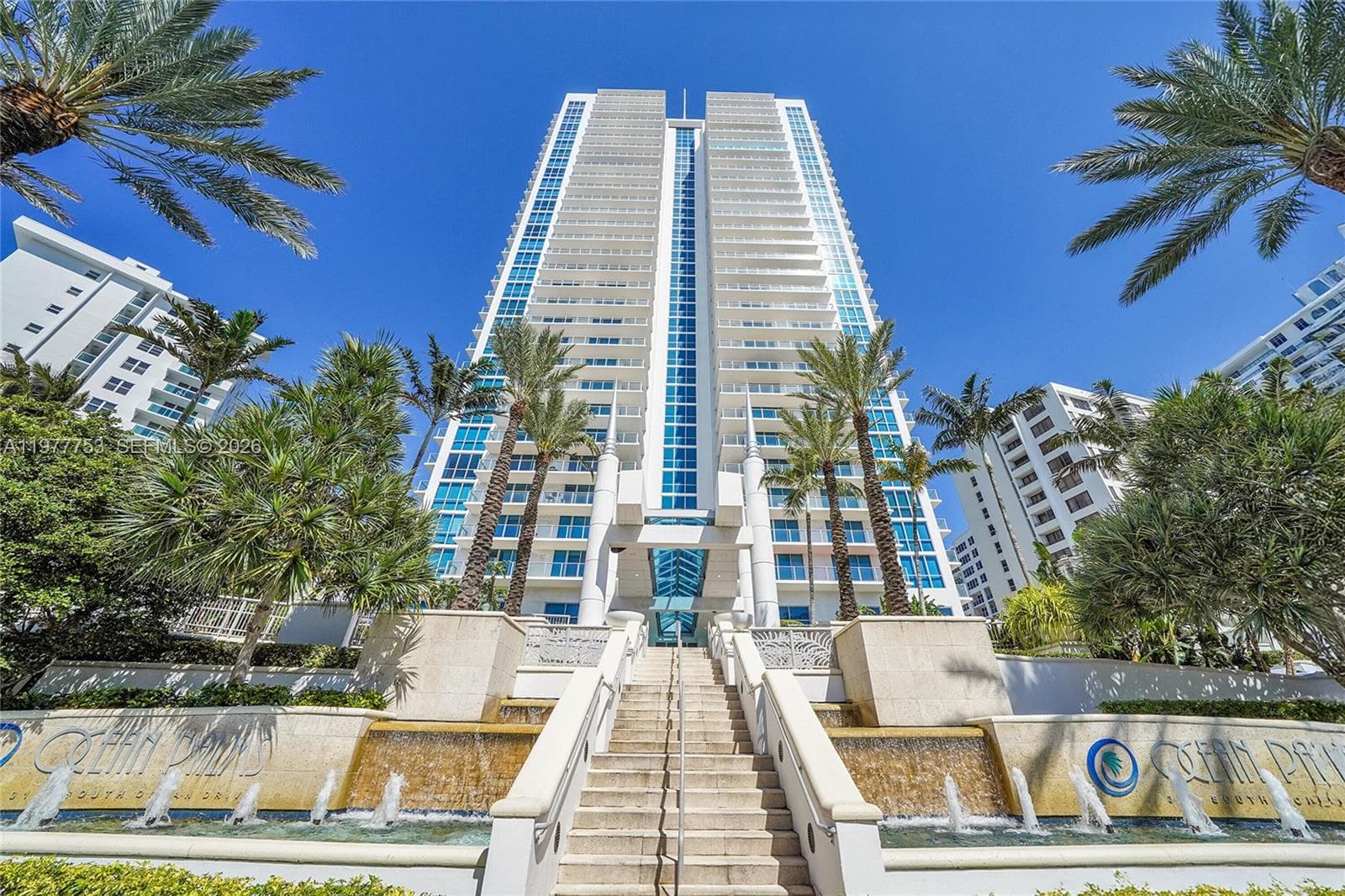 OCEAN PALMS CONDO · #2807 in Hollywood - Photo 3