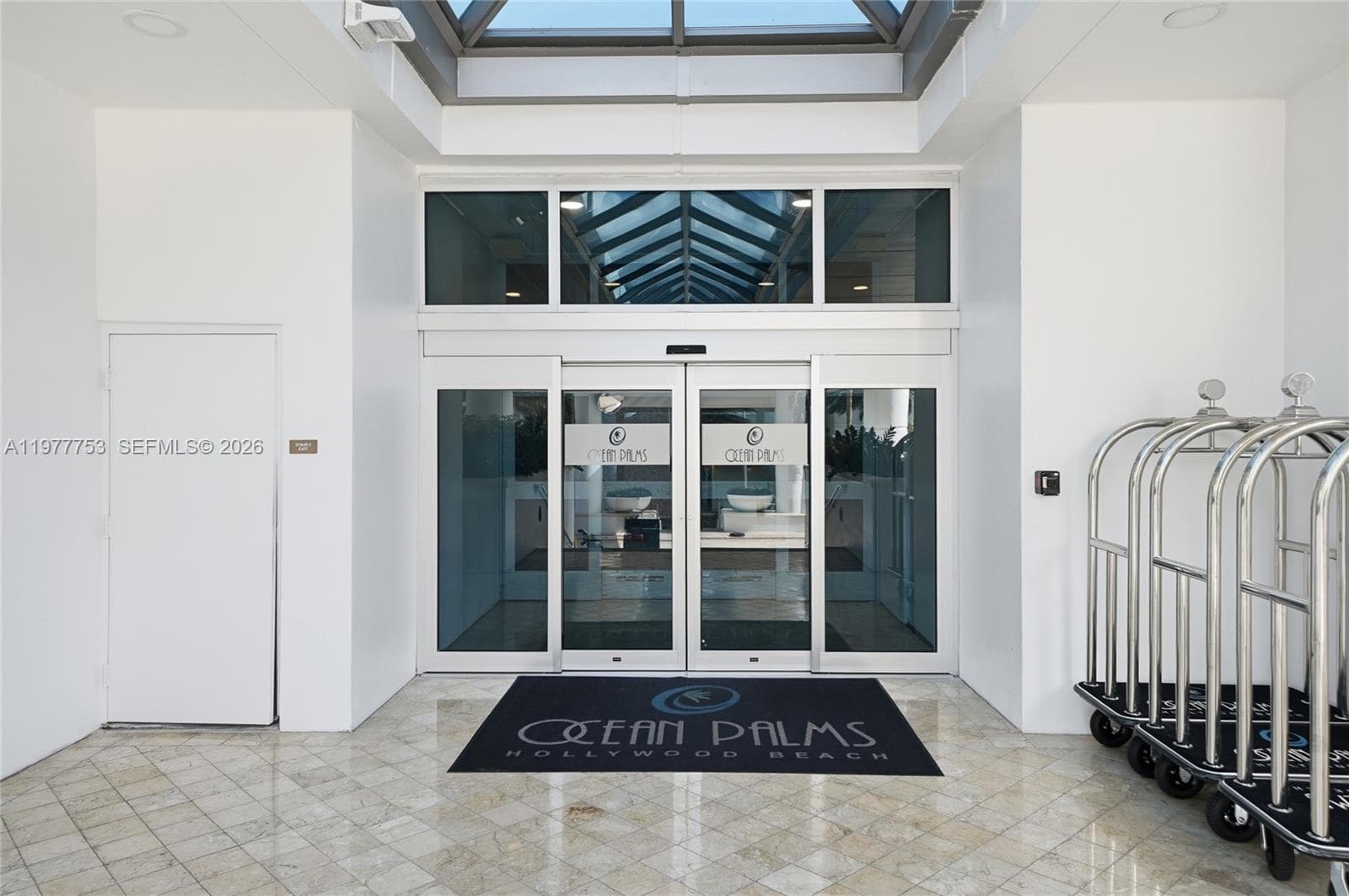 OCEAN PALMS CONDO · #2807 in Hollywood - Photo 4