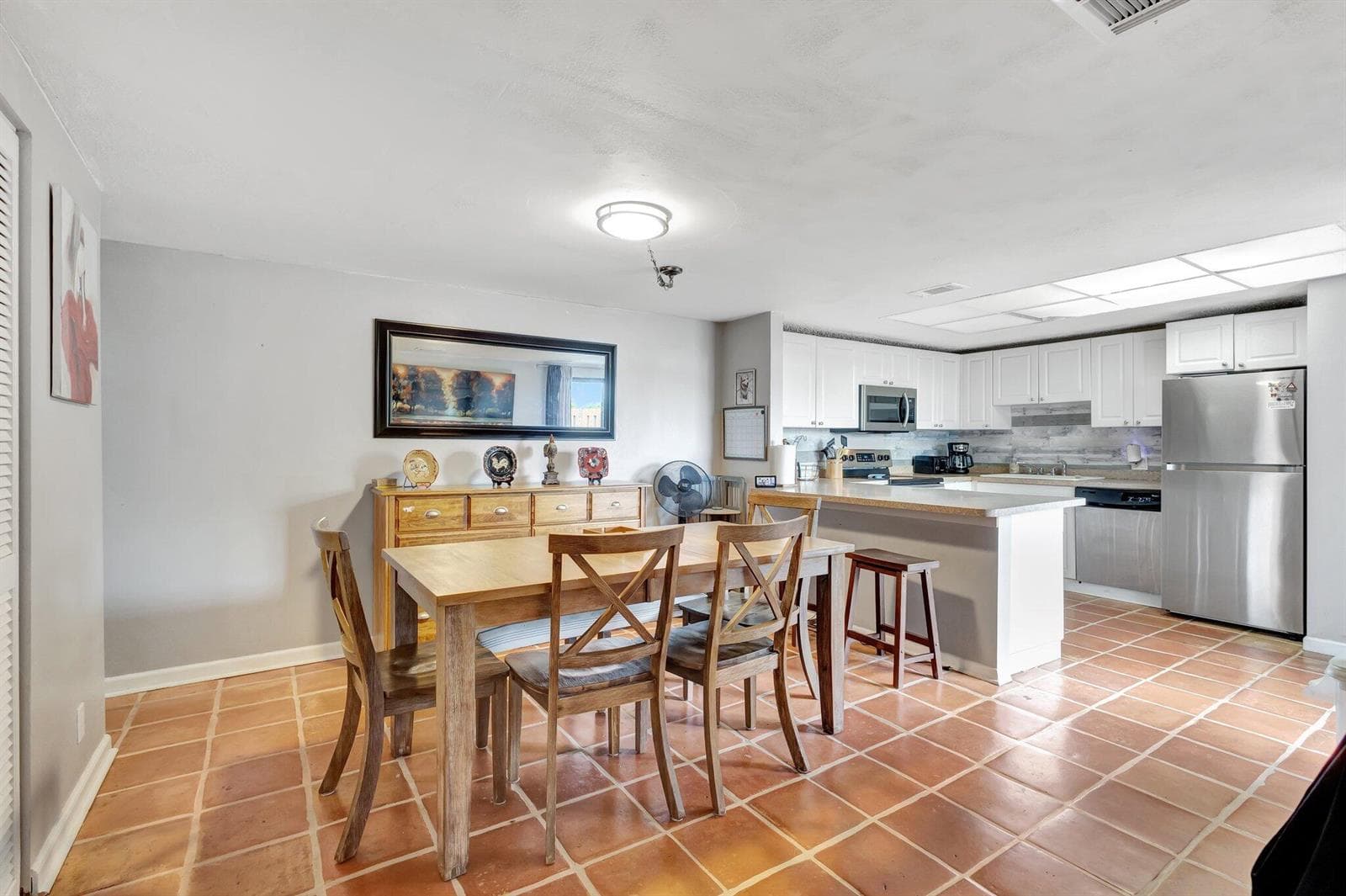 Dining/Kitchen Area