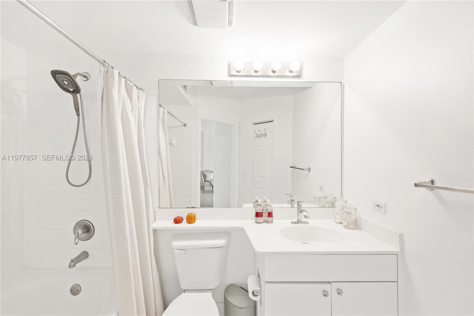 Porto Bellagio · #1810 in Sunny Isles Beach - Photo 20