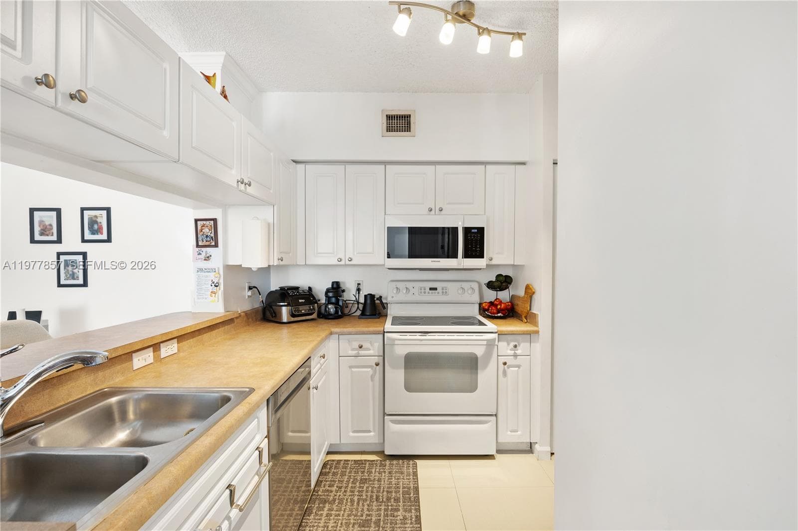 Porto Bellagio · #1810 in Sunny Isles Beach - Photo 10