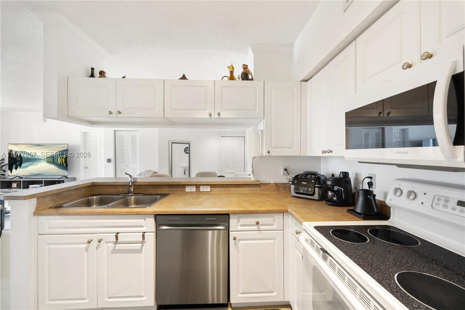 Porto Bellagio · #1810 in Sunny Isles Beach - Photo 11