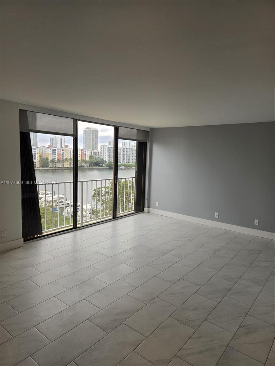 WINSTON TOWERS 700 CONDO · #815 in Sunny Isles Beach - Photo 2