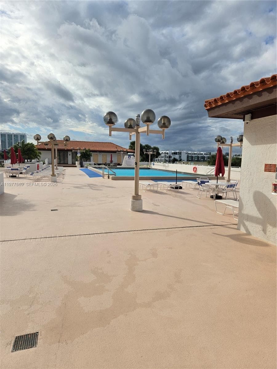WINSTON TOWERS 700 CONDO · #815 in Sunny Isles Beach - Photo 16