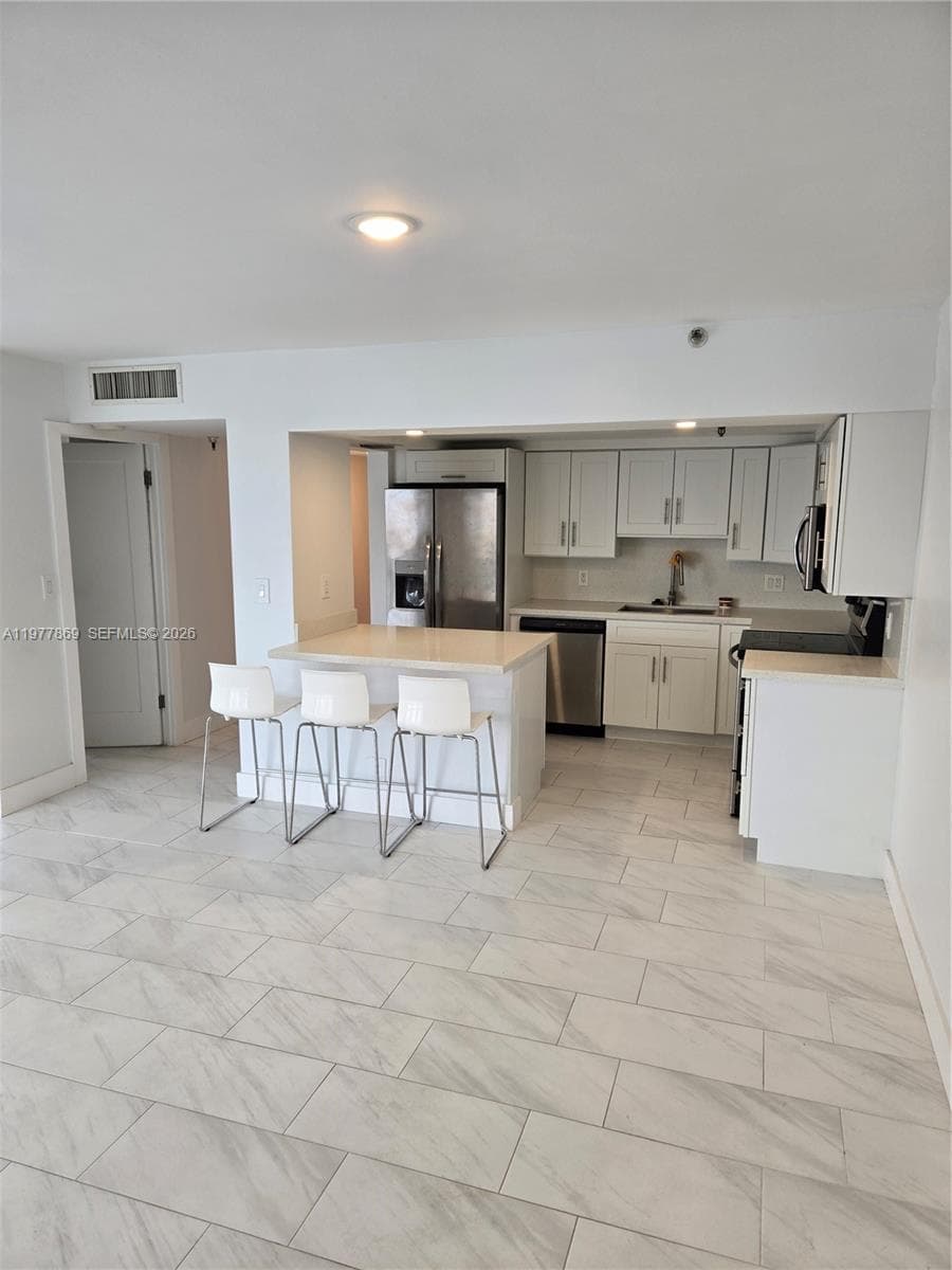 WINSTON TOWERS 700 CONDO · #815 in Sunny Isles Beach - Photo 5