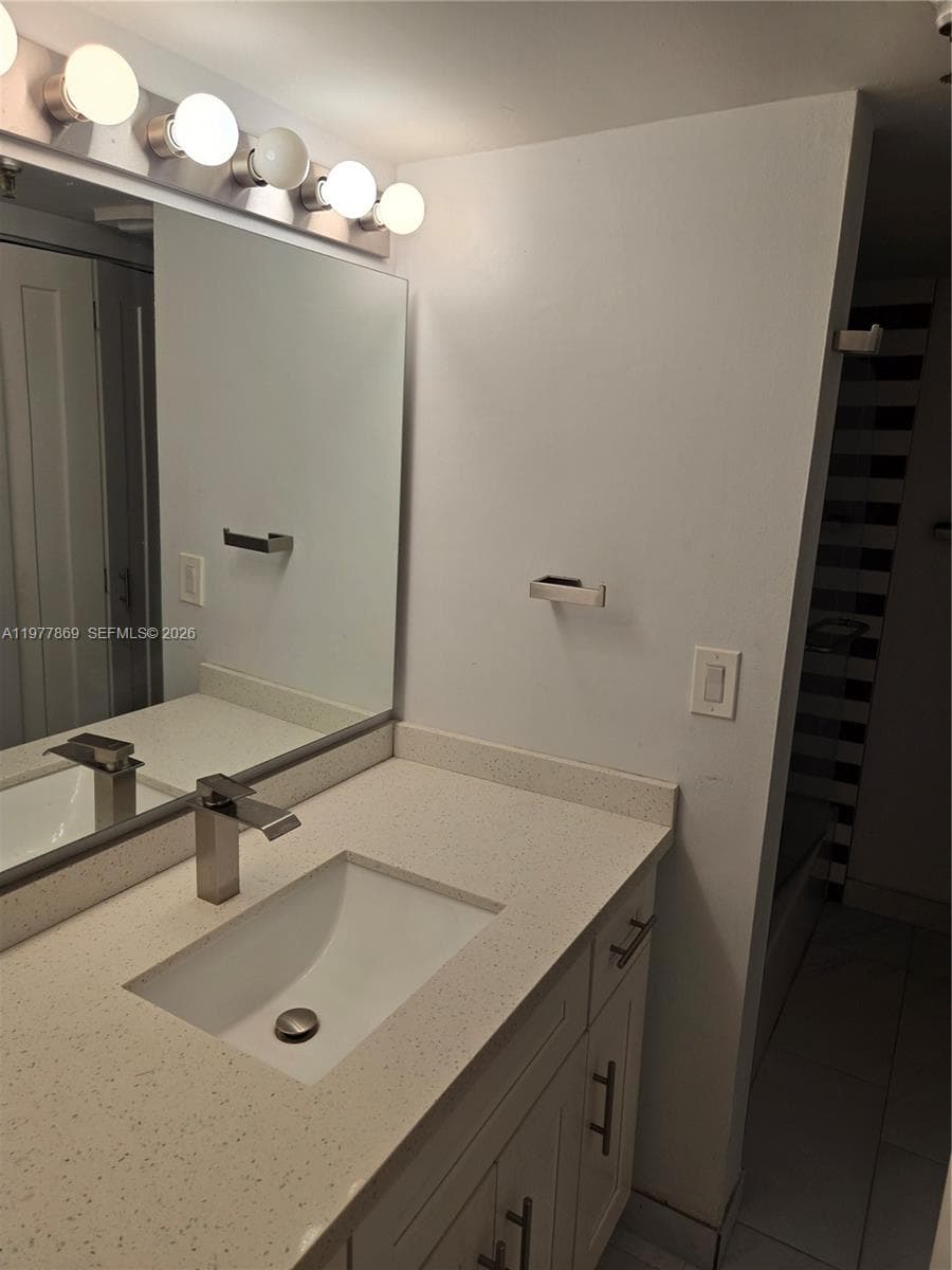 WINSTON TOWERS 700 CONDO · #815 in Sunny Isles Beach - Photo 11