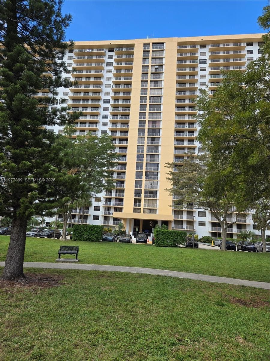 WINSTON TOWERS 700 CONDO · #815 in Sunny Isles Beach - Photo 21
