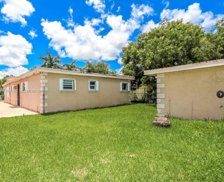 725 SW 12th Ave photo 2