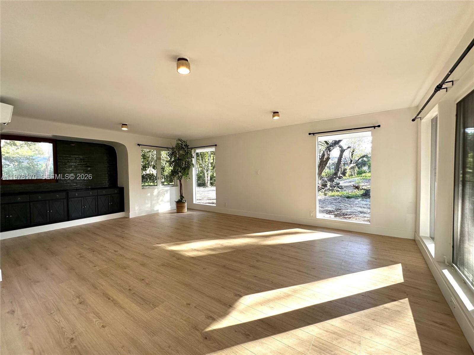 17010 SW 77th Ave photo 2