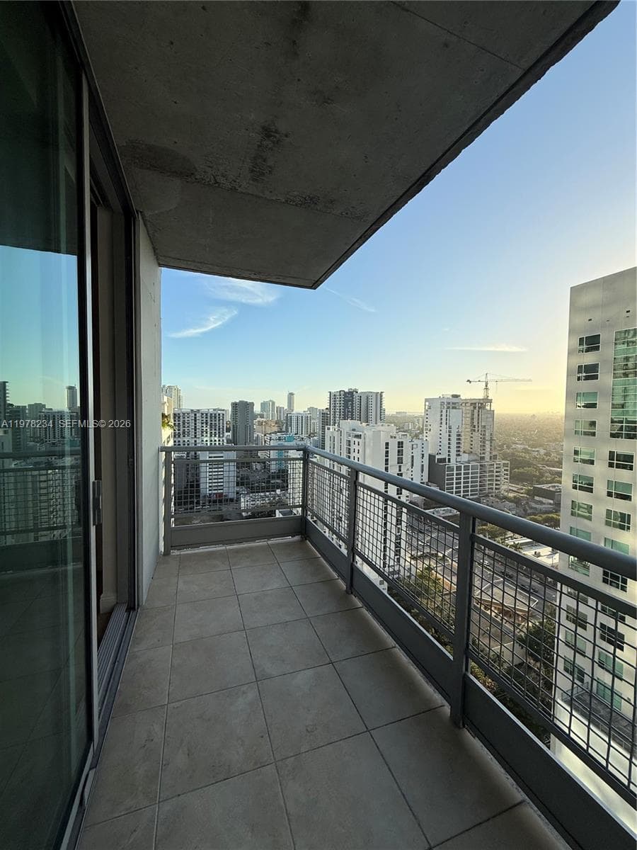 NEO VERTIKA CONDO · #2726 in Miami - Photo 9