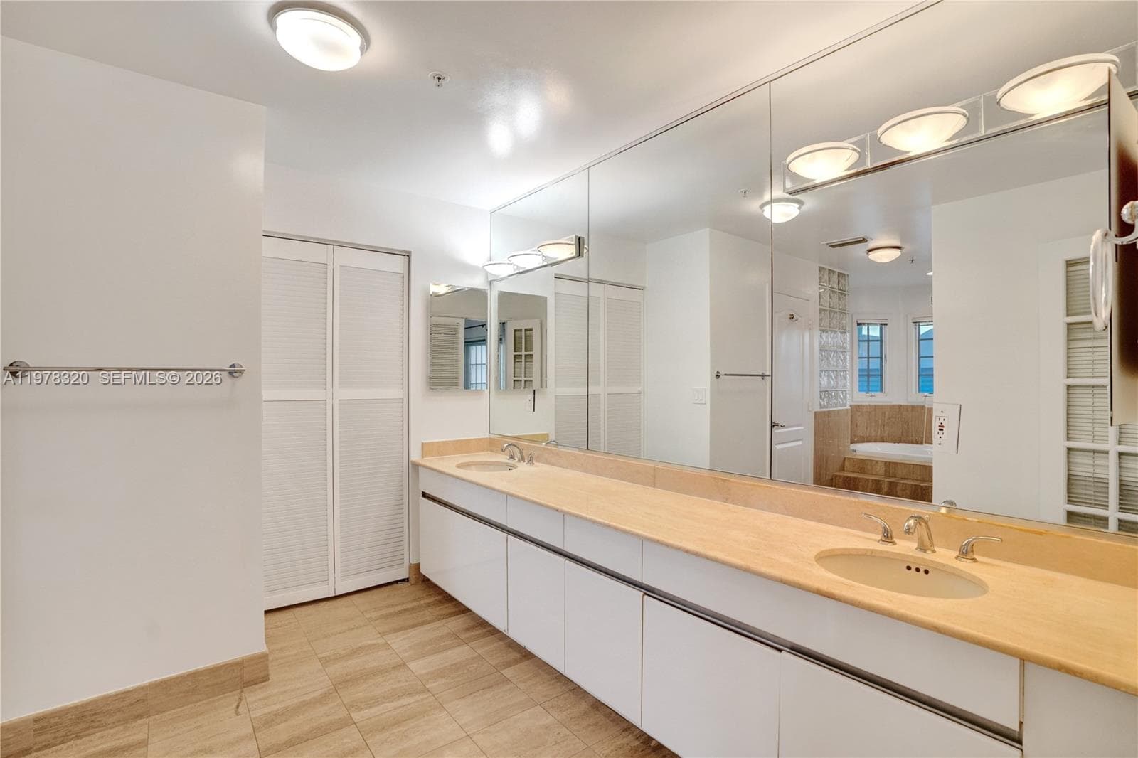 1415 Sunset Harbour Dr #202 photo 22