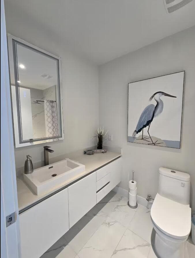 Bathroom w/ Bathtub En-suite