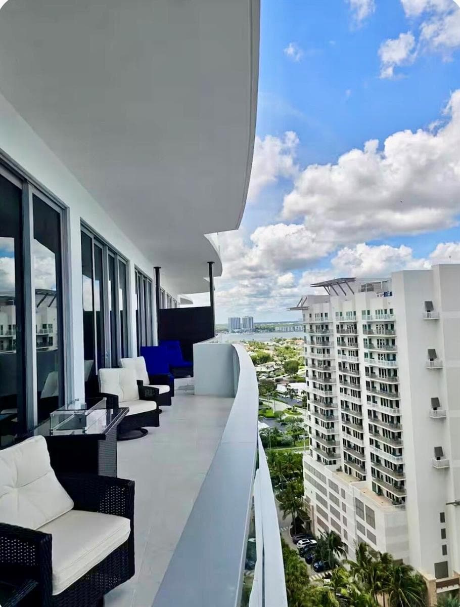 Private balcony w/ fire pit