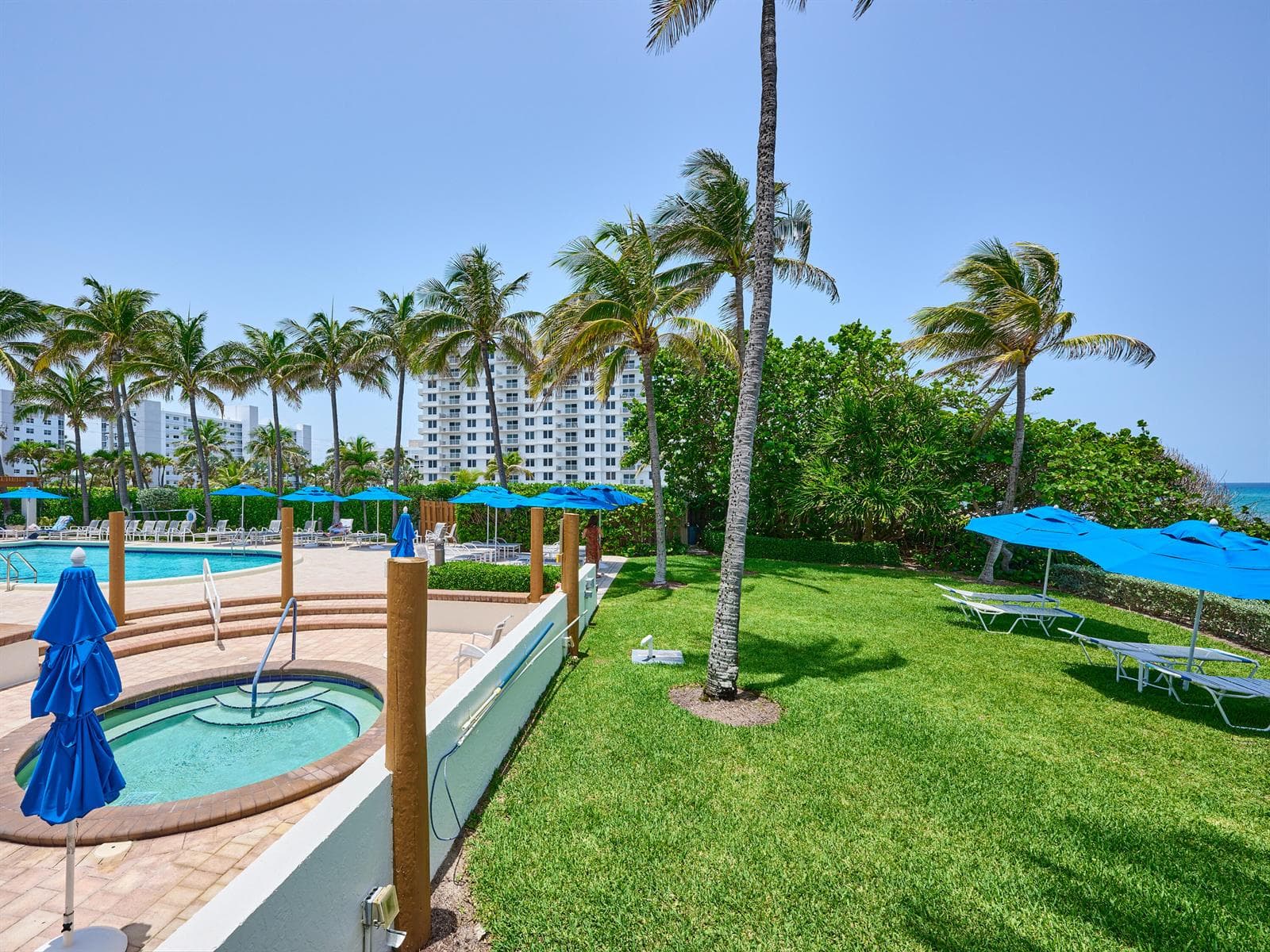 Coronado Beachside pool