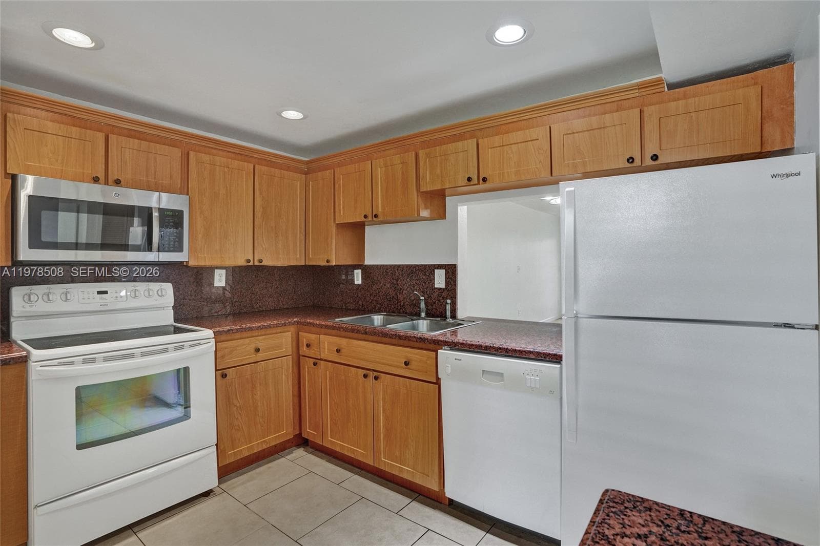 ROLLING GREEN CONDO B · #B112 in Miami - Photo 6
