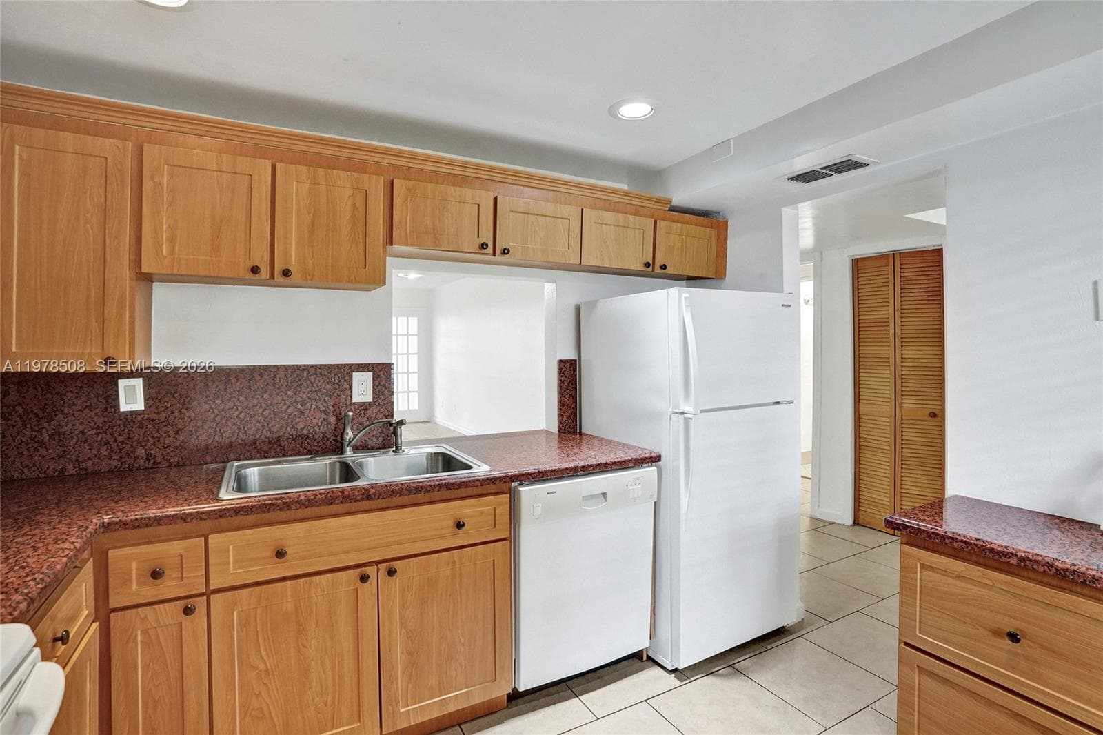 ROLLING GREEN CONDO B · #B112 in Miami - Photo 8