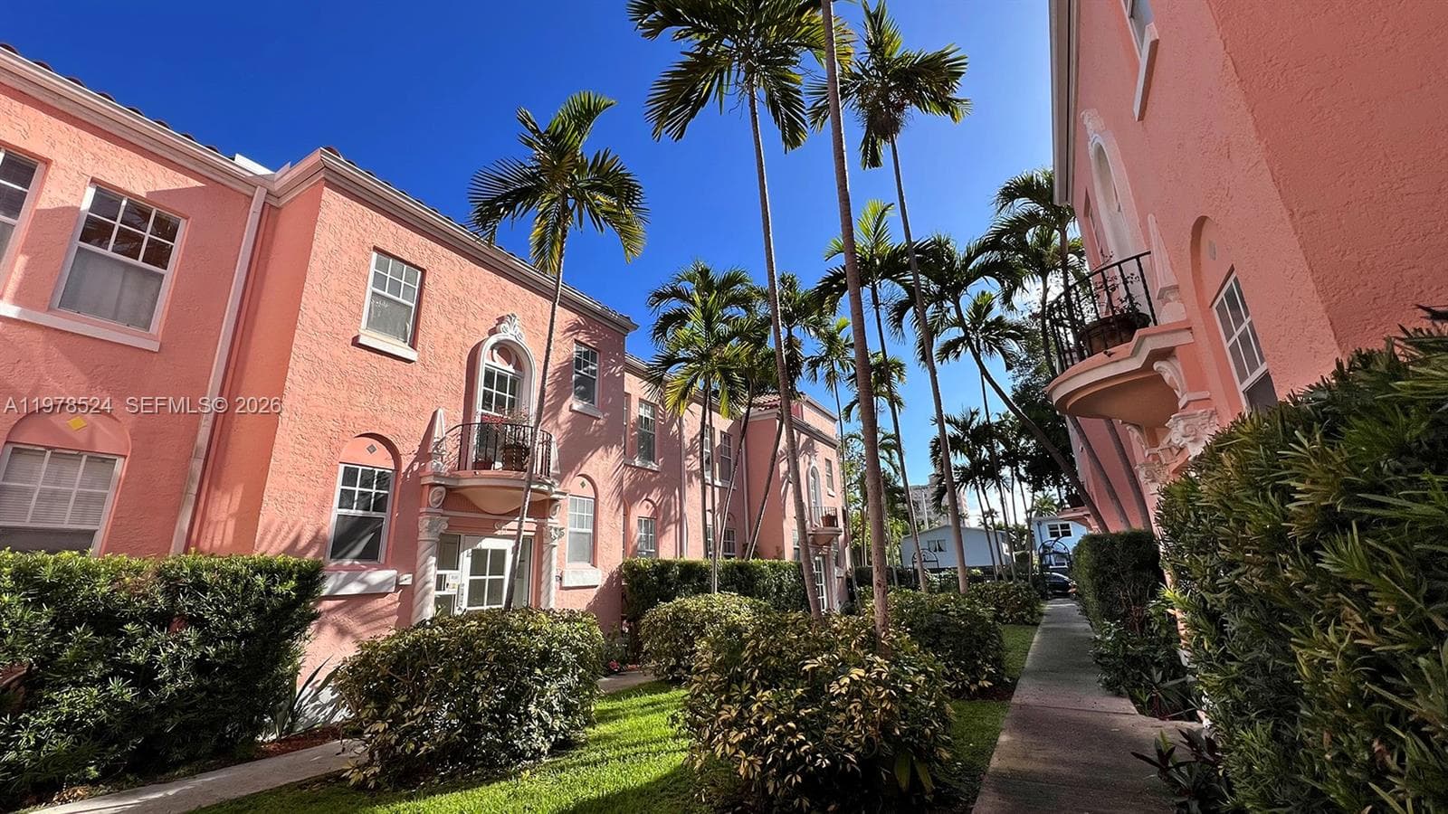 PALM GARDEN CONDO · #10 in Miami Beach - Photo 9