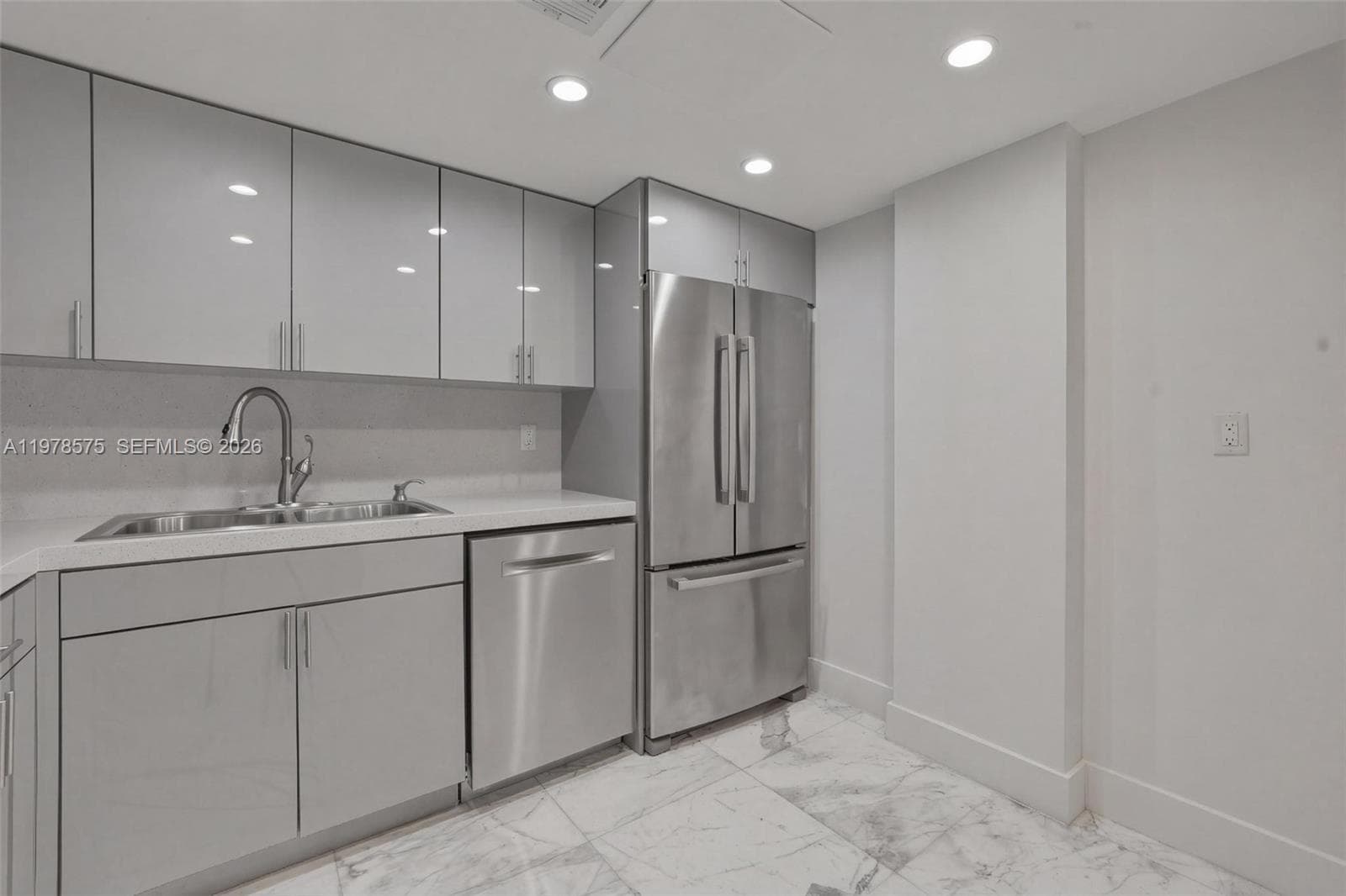 Vendome · #201 in Miami Beach - Photo 8