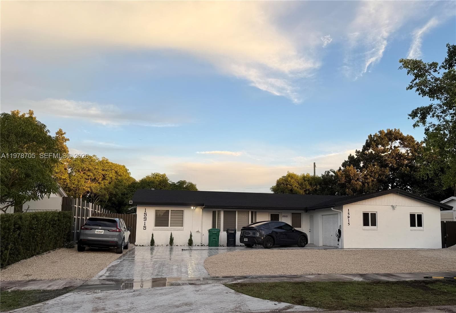 15915 SW 103rd Pl photo 1