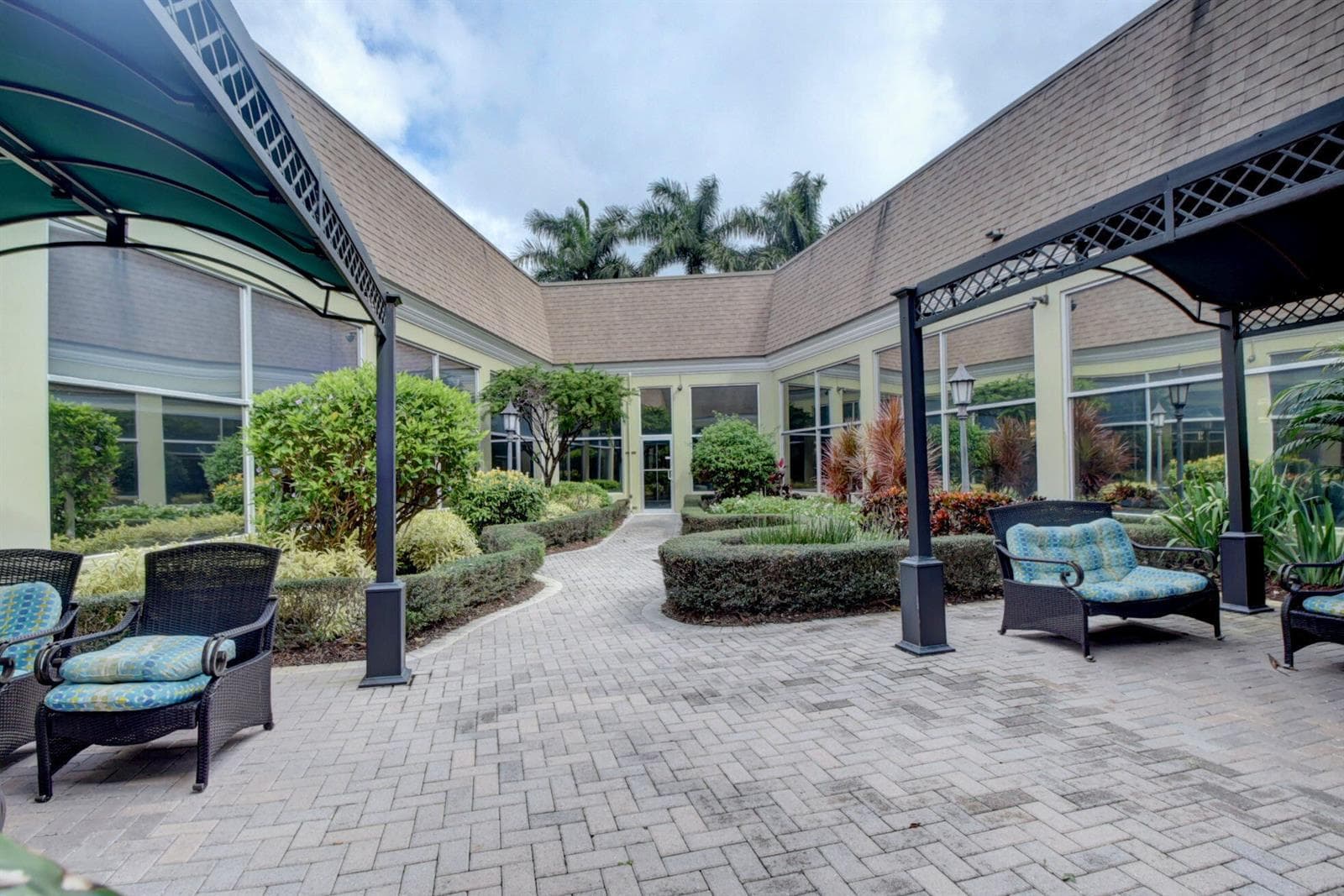 94-web-or-mls-94-print-Kings Point (35)