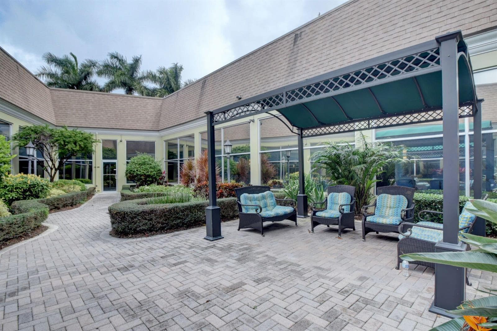 93-web-or-mls-93-print-Kings Point (34)