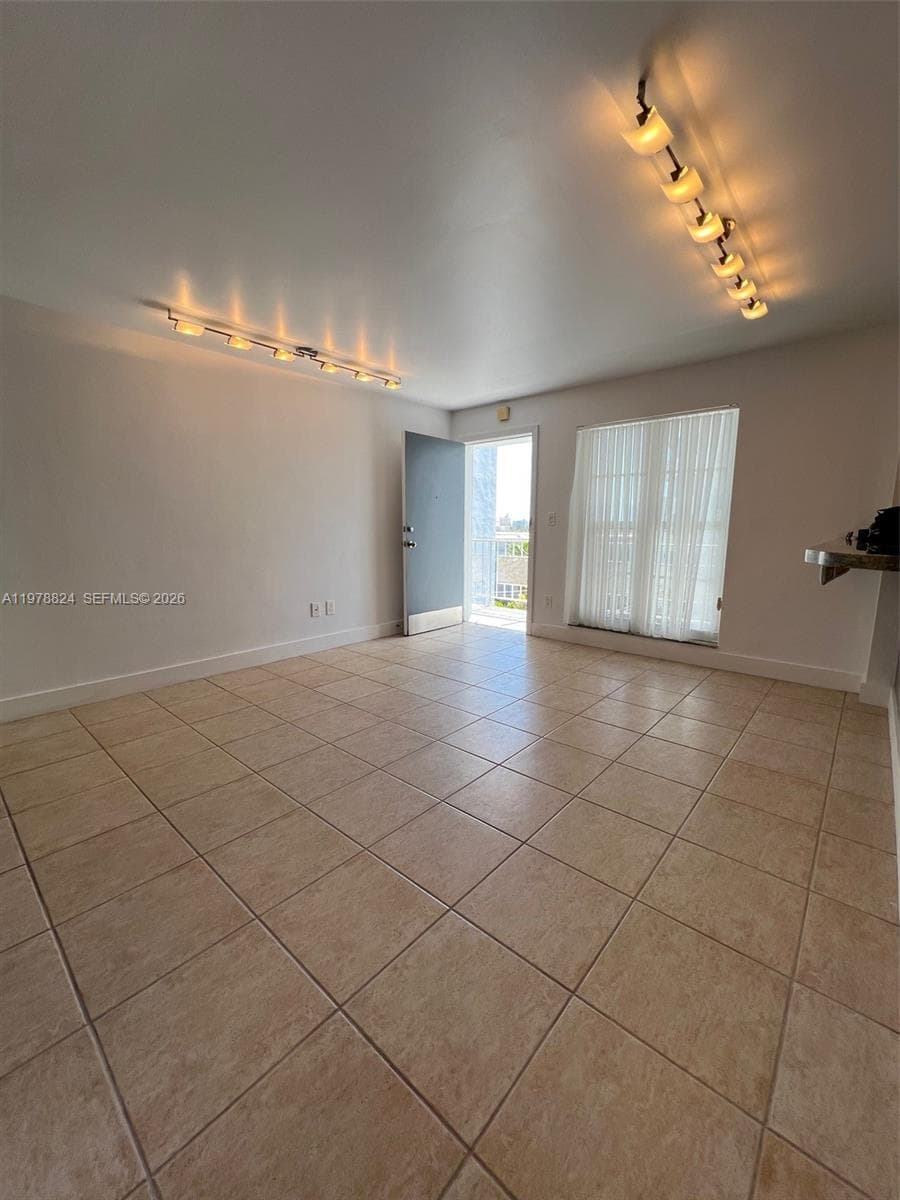 Golden House Condo · #705 in Miami Beach - Photo 6