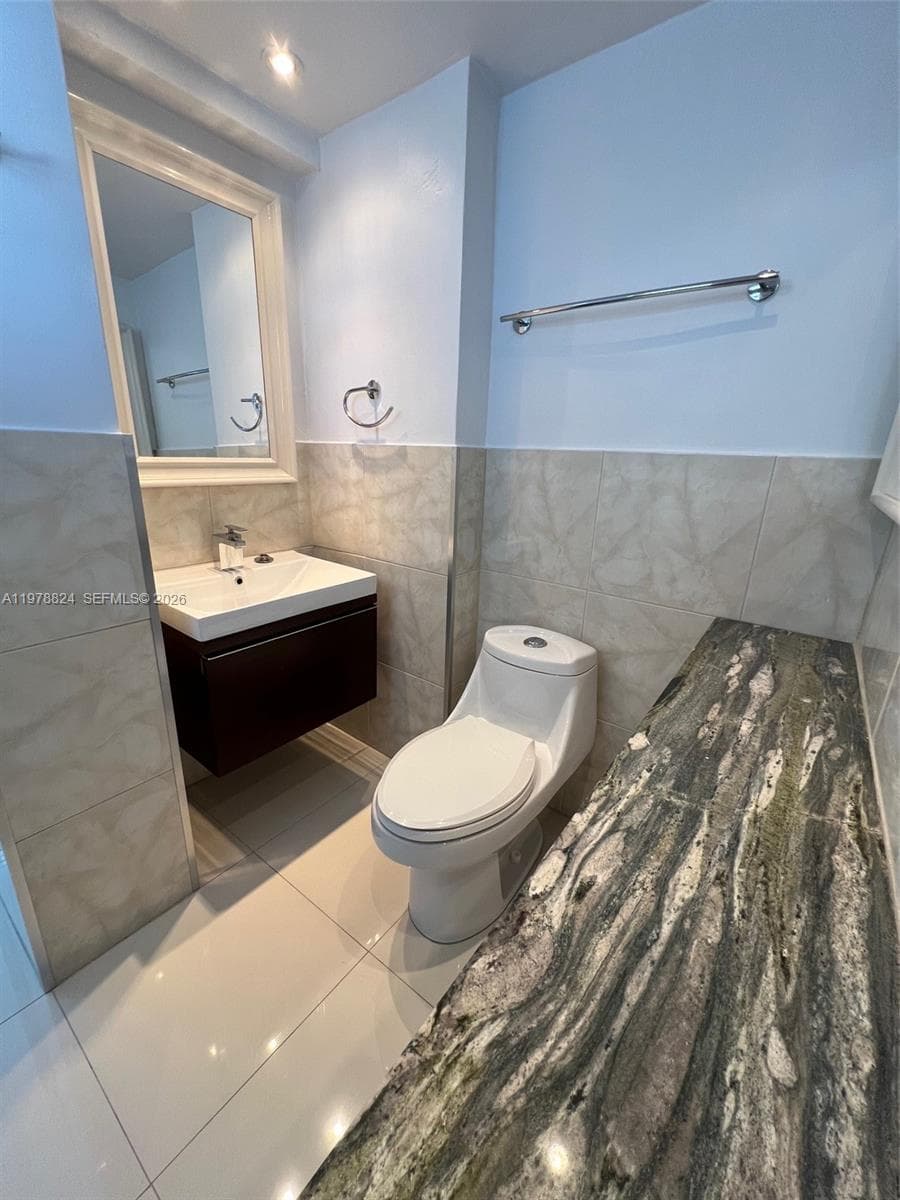 Golden House Condo · #705 in Miami Beach - Photo 3