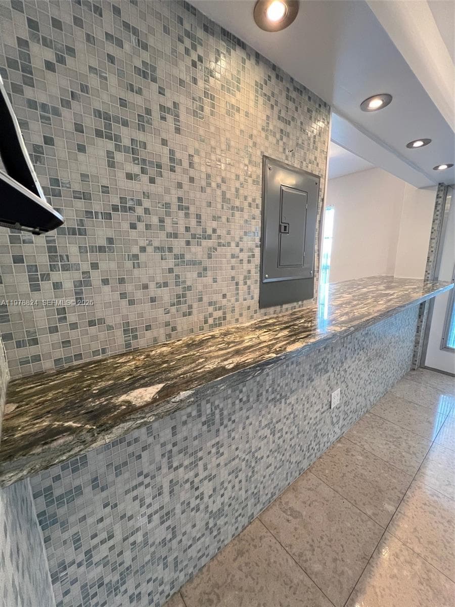 Golden House Condo · #705 in Miami Beach - Photo 9