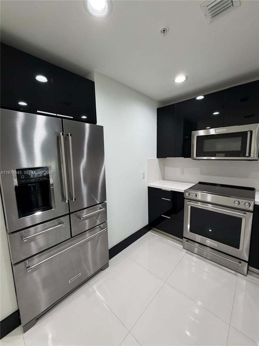 THE GROVE CLUB CONDO · #14 in Miami - Photo 9