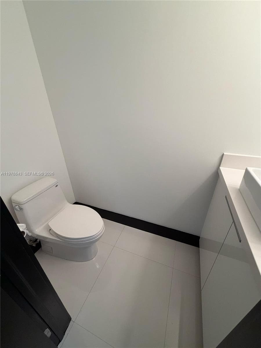 THE GROVE CLUB CONDO · #14 in Miami - Photo 18