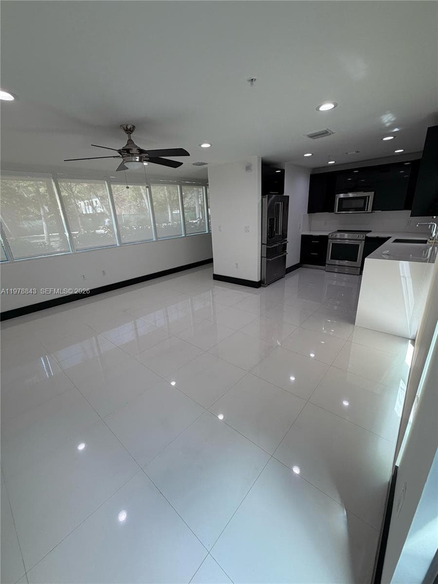 THE GROVE CLUB CONDO · #14 in Miami - Photo 4