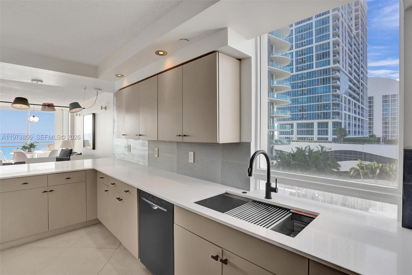THE COLLINS CONDO · #915 in Miami Beach - Photo 9