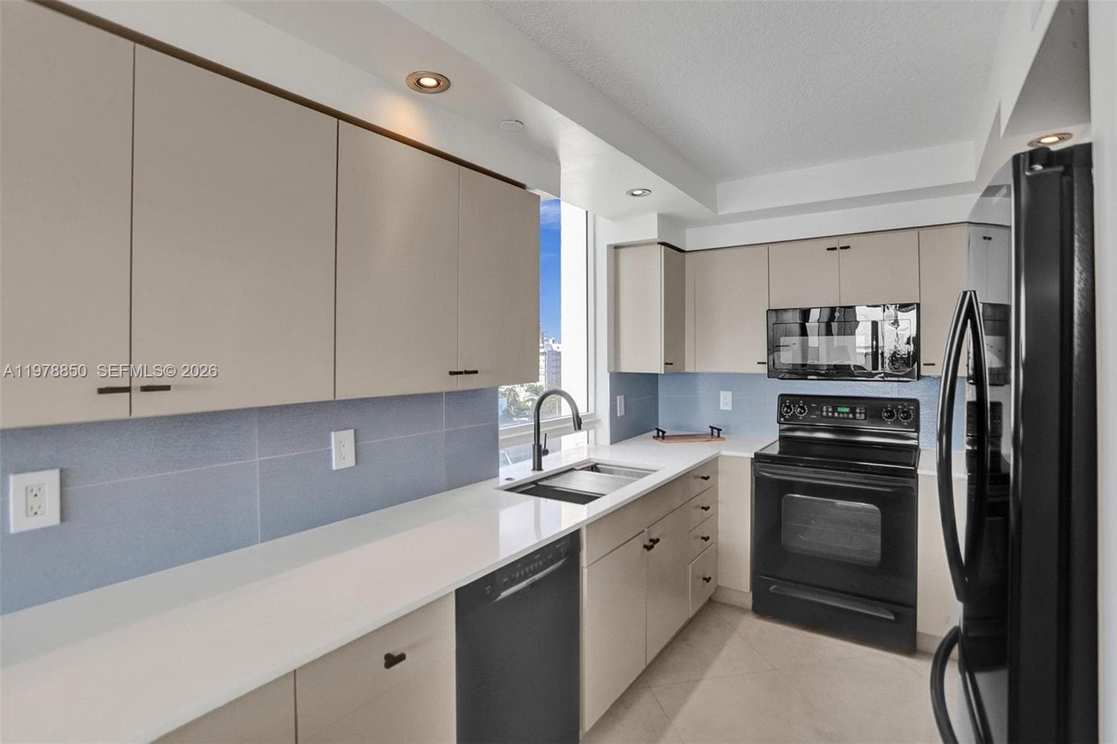 THE COLLINS CONDO · #915 in Miami Beach - Photo 8