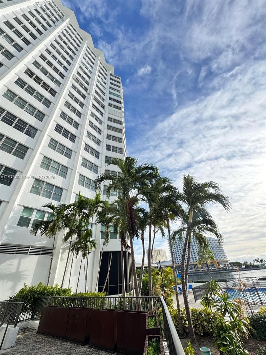 FOUR AMBASSADORS CONDO PH · #710 in Miami - Photo 22