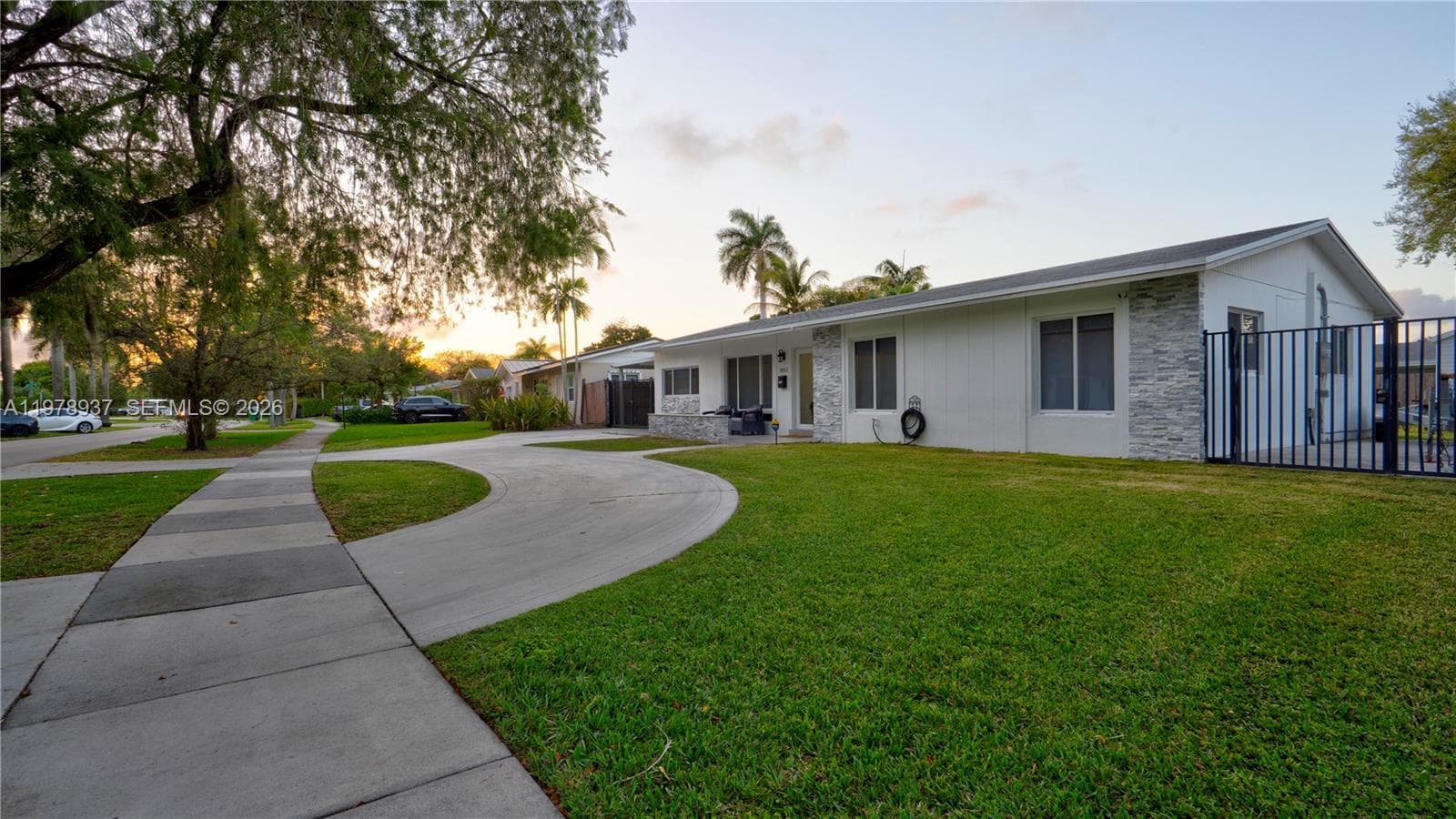 9311 Sterling Dr photo 3