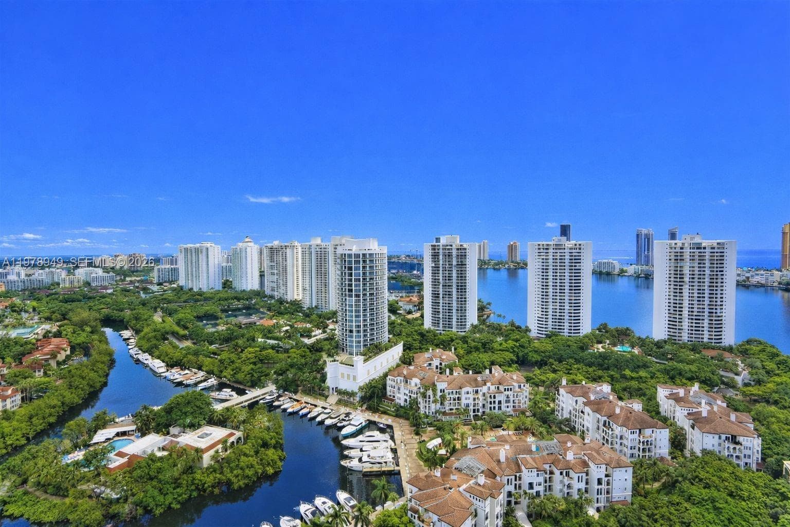 1000 ISL BLVD · #1812 in Aventura - Photo 2