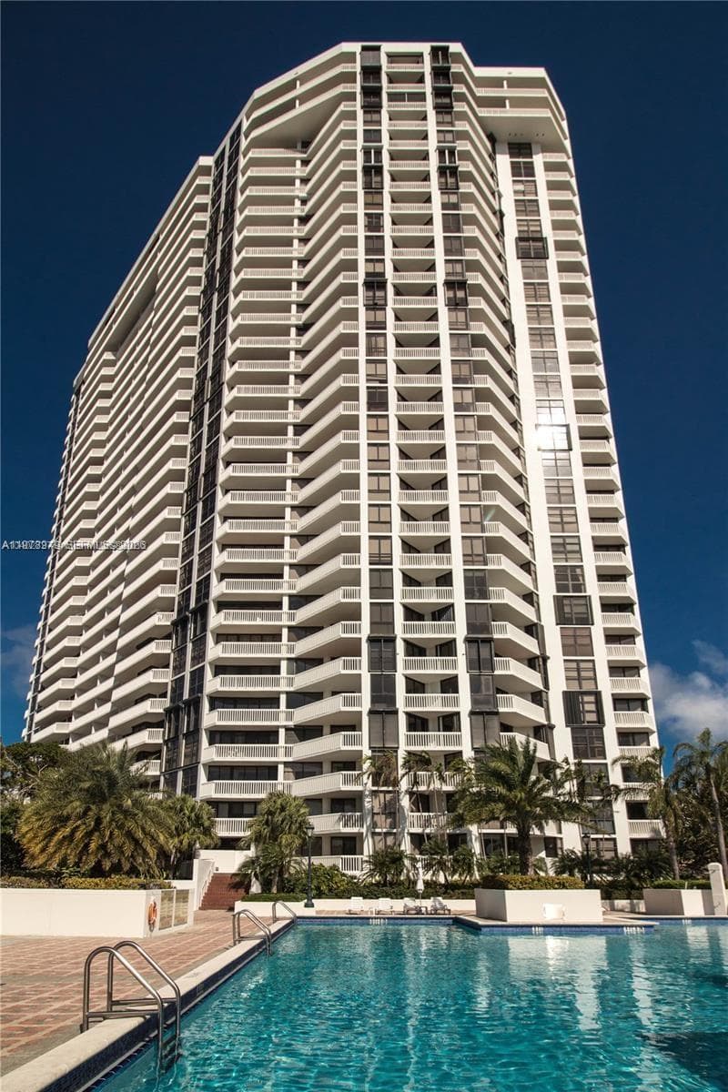 1000 ISL BLVD · #1812 in Aventura - Photo 35