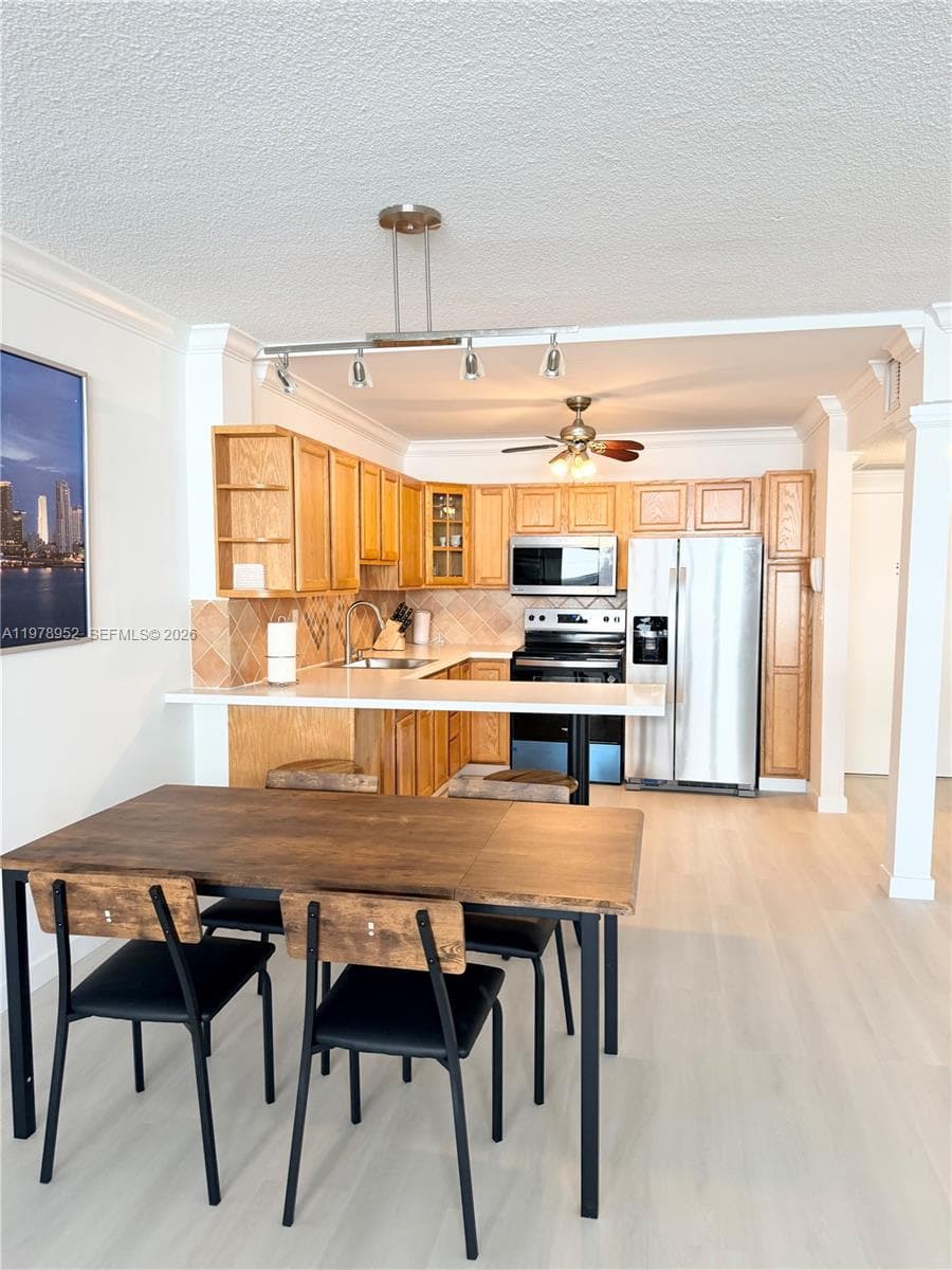 SEA AIR TOWERS CONDO · #521 in Hollywood - Photo 3