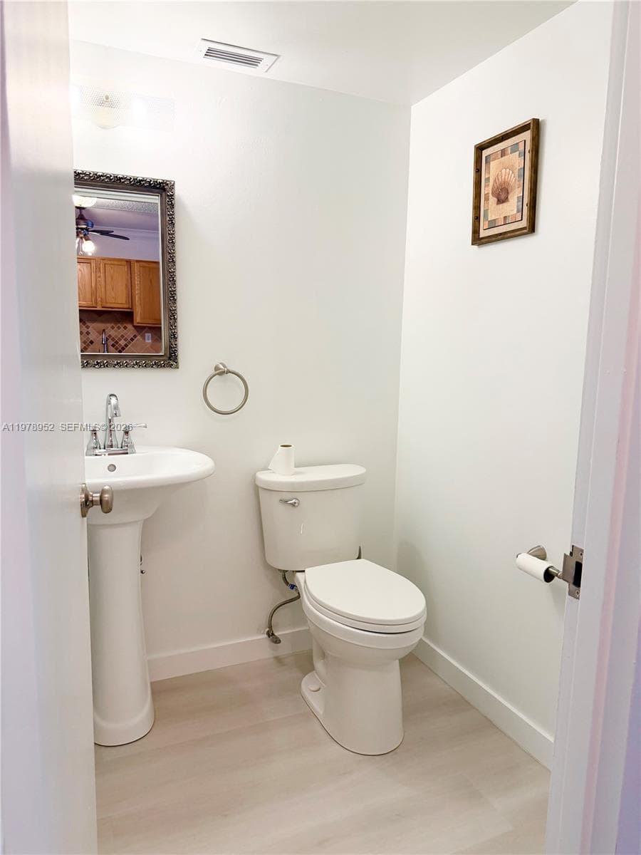 SEA AIR TOWERS CONDO · #521 in Hollywood - Photo 18