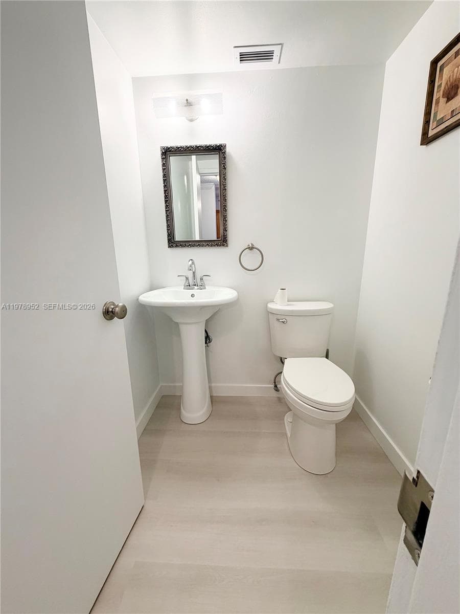 SEA AIR TOWERS CONDO · #521 in Hollywood - Photo 19