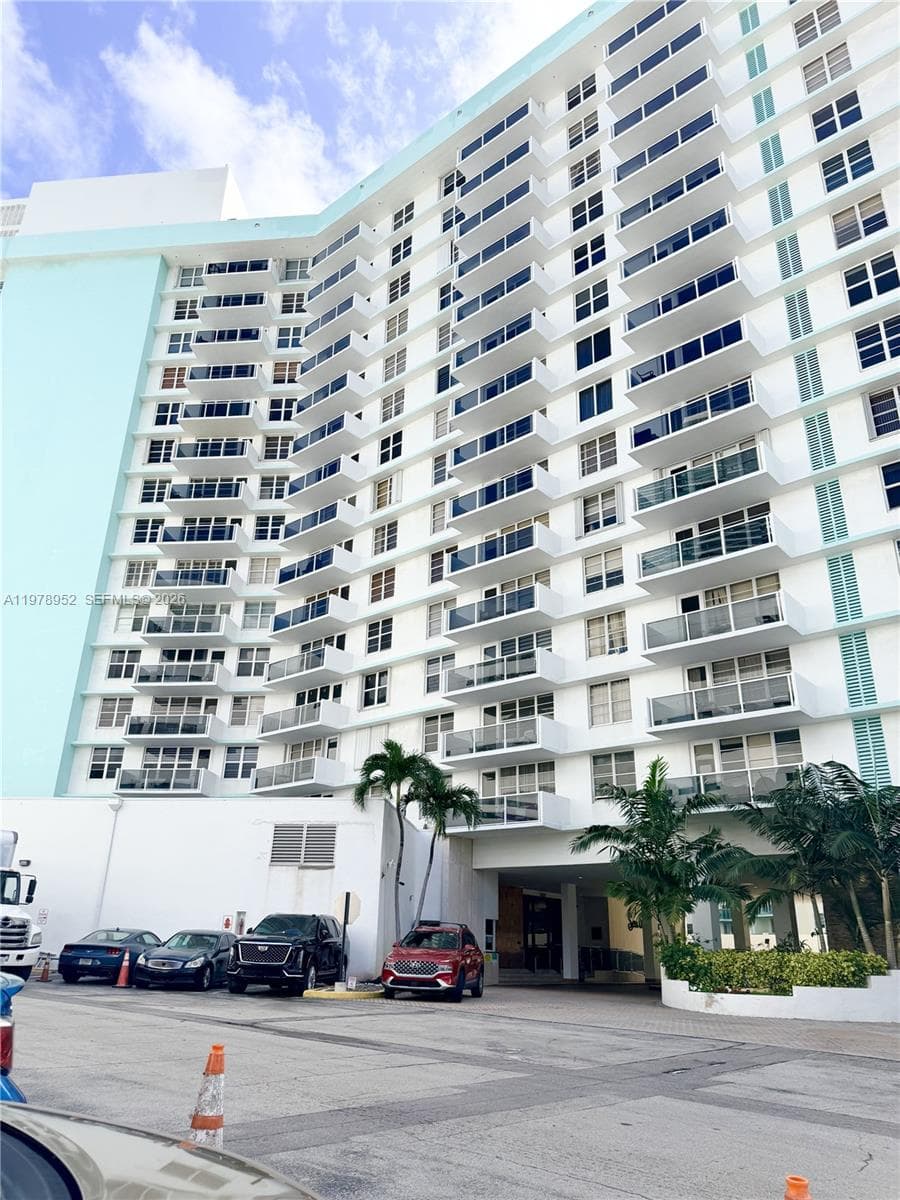SEA AIR TOWERS CONDO · #521 in Hollywood - Photo 25