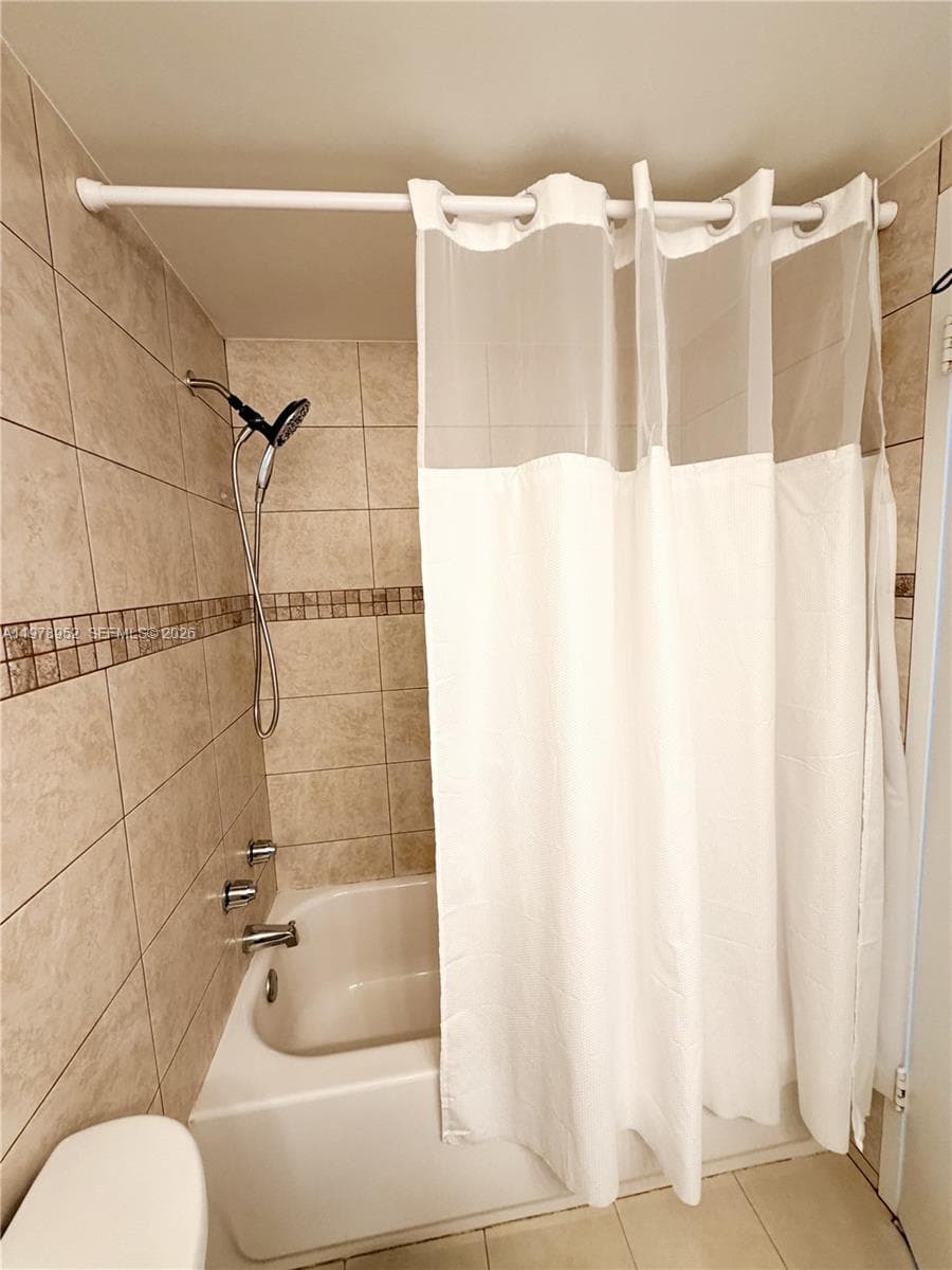 SEA AIR TOWERS CONDO · #521 in Hollywood - Photo 21