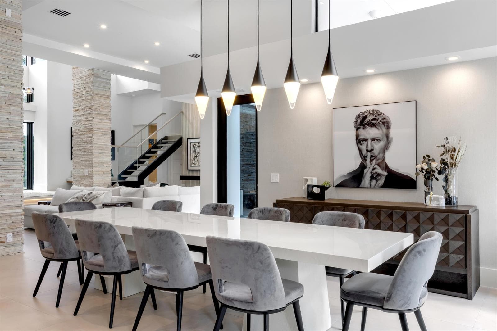 mls_DINING_ANGLE_EB